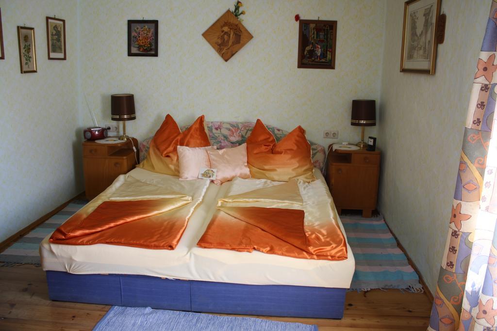 Weinbau-Gaestezimmer Martin Und Eva Maria Jamek ไวส์เซินเคียร์เชิน อินแดร์ วาคเอา ภายนอก รูปภาพ