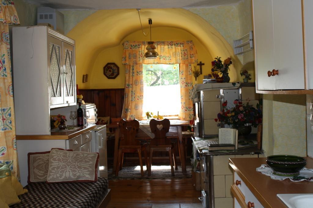 Weinbau-Gaestezimmer Martin Und Eva Maria Jamek ไวส์เซินเคียร์เชิน อินแดร์ วาคเอา ภายนอก รูปภาพ
