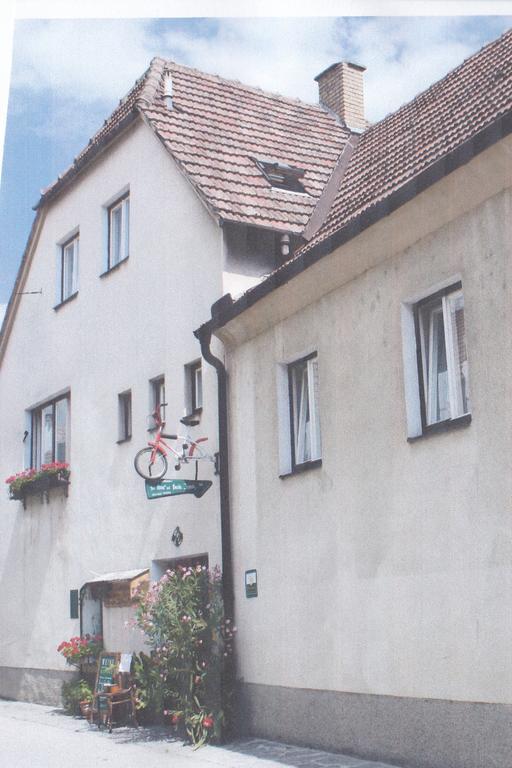 Weinbau-Gaestezimmer Martin Und Eva Maria Jamek ไวส์เซินเคียร์เชิน อินแดร์ วาคเอา ภายนอก รูปภาพ